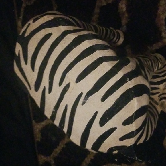 Zebra foot stool - Picture 2 of 3